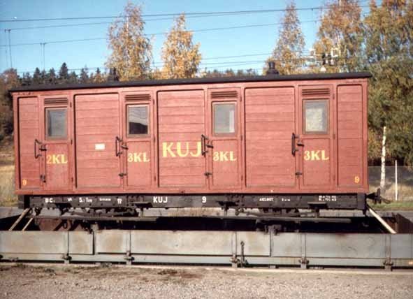 KUJ personvagn BC 9 vid återkomsten till Köping från Järnvägsmuseum 1969.