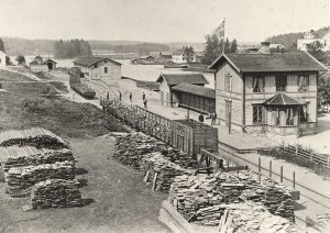 Gammalt vykort föreställande Uttersbergs gamla station. Klicka för större bild! (228 kB)