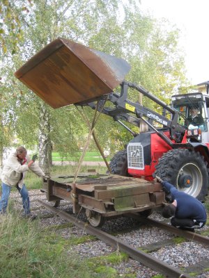 Der Tafelwagen auf dem nördlichen Lokschuppengleis. Klicken Sie für ein grösseres Bild! (1,36 MB)